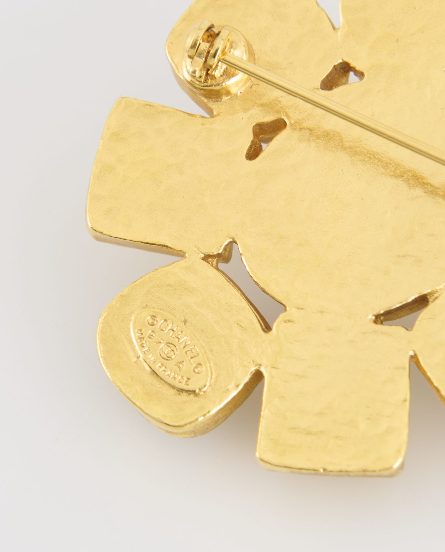 Broche ovale Chanel vintage - Image 4
